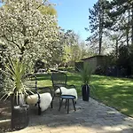 Bed & Breakfast Meet The Dutch 4*