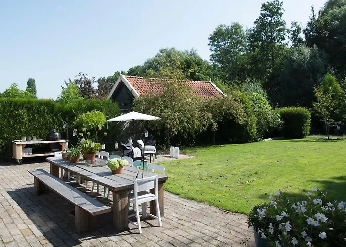 Meet The Dutch Bed & Breakfast 4*