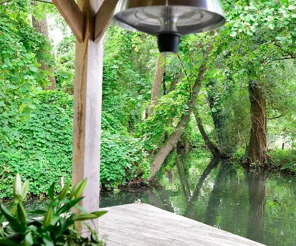 Meet The Dutch Bed & Breakfast 4*